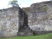 Grundmauer des Bergfriets